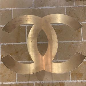 Meet your Posher, Chanel